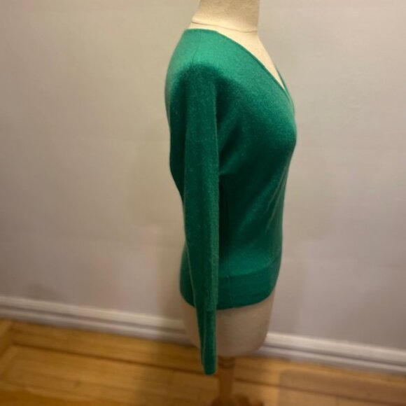 Elie Tahari 100% Cashmere V-Neck dolman sleeve sweater in emerald green - Picture 2 of 6